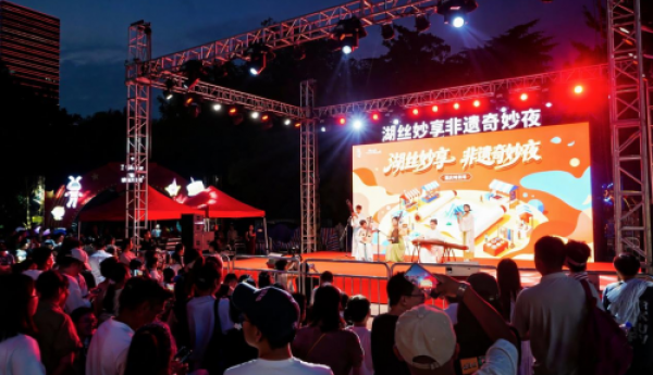 当千年湖丝遇见现代潮流，这场国庆盛宴惊艳湖州！